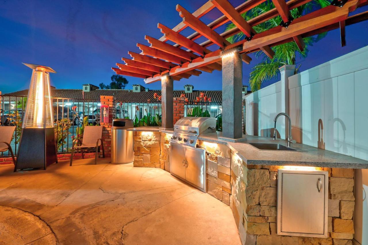 Traveler'S Inn Williams, Ca Modern Renovated Hotel ภายนอก รูปภาพ